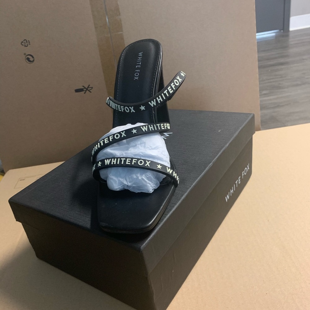 White fox shoe - Picture 6 of 6
